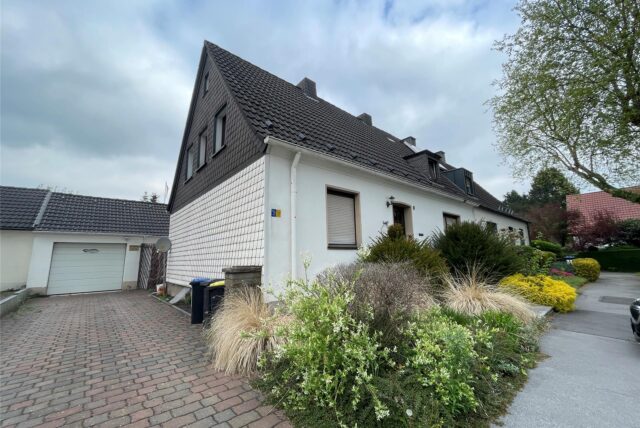 Blick auf das Haus am Brunshollweg 9 in Huckarde, das im Mai zwangsversteigert wird.