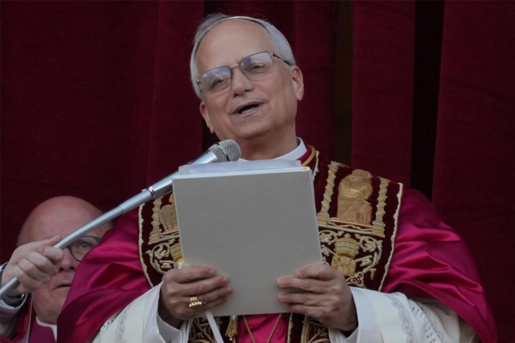 Der neu gewählte Papst Leo XIV. spricht nach dem Konklave auf dem Balkon des Petersdoms im Vatikan. Der neu gewählte Papst Leo XIV. spricht nach dem Konklave auf dem Balkon des Petersdoms im Vatikan.