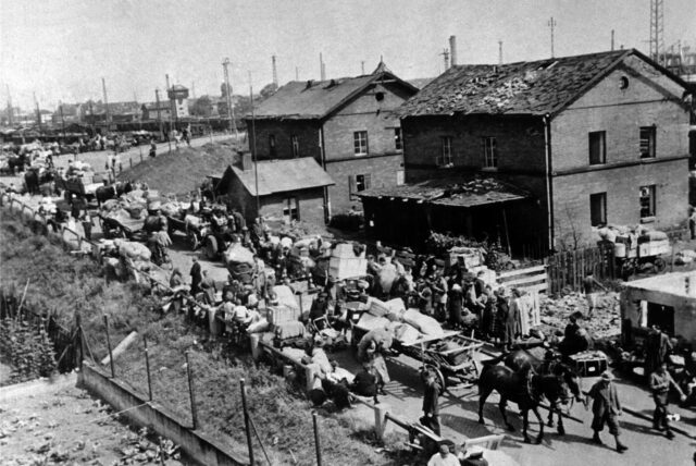 Ein Flüchtlingstreck in Ostpreußen