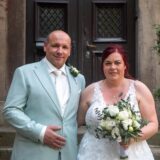 Melanie (geborene Wettke) und Tim Regler haben sich auf Schloss Bladenhorst das Ja-Wort gegeben.