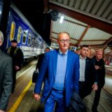Bundeskanzler Friedrich Merz (v.r.) ist zusammen mit dem französischen Präsidenten Emmanuel Macron und dem britischen Premierminister Keir Starmer auf dem Weg nach Kiew.