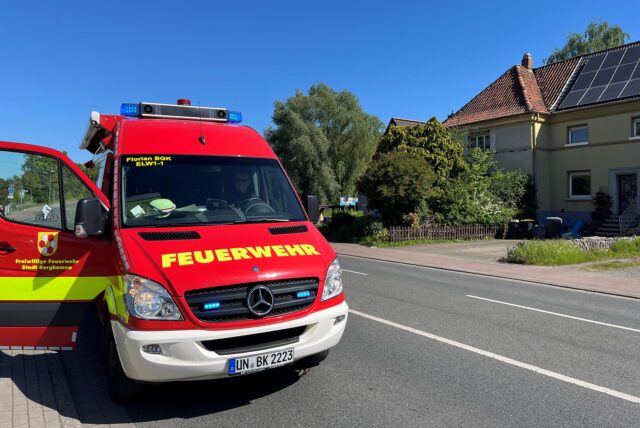 Ein Auto der Feuerwehr Bergkamen an der Rünther Straße (A.)