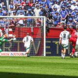 10.05.2025, Fussball, Saison 2024/2025, 2. Bundesliga, 33. Spieltag, Fortuna Düsseldorf – FC Schalke 04, Myron van Brederode (Fortuna Düsseldorf) – erzielt das vermeintliche Tor zum 1 zu 0.
