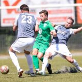 Spieler vom SV Afferde und vom PSV Bork im Zweikampf.