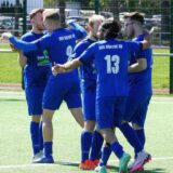 SuS-Rünthe-Spieler jubeln.