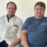Oberarzt und Schlaganfallpatient