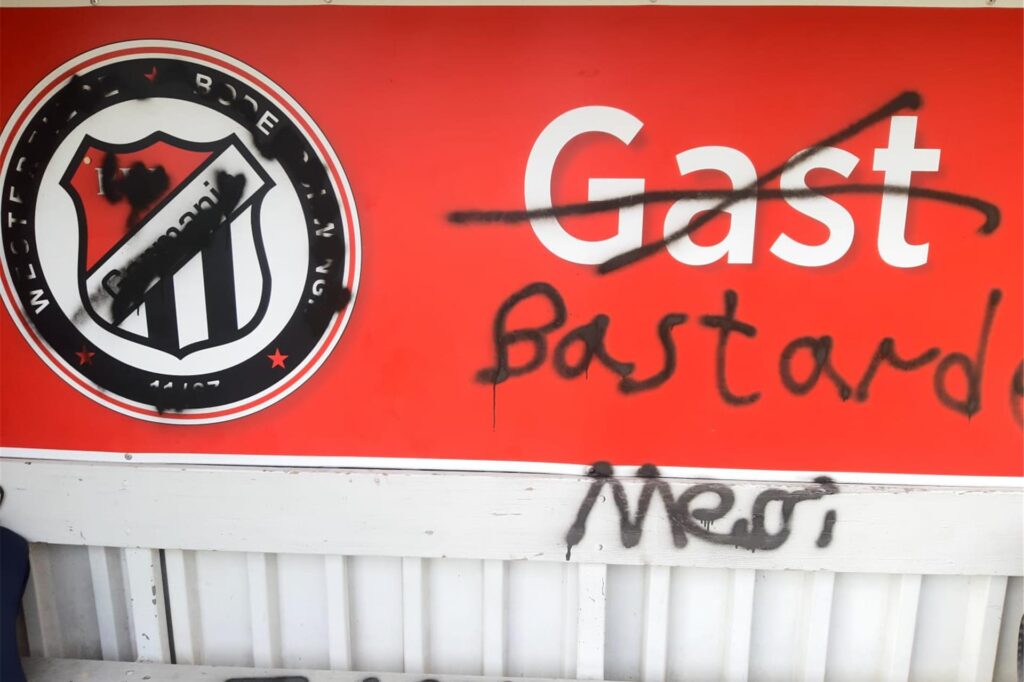 Nazi-Schmierereien auf dem Sportplatz Im Odemsloh. Nazi-Schmierereien auf dem Sportplatz Im Odemsloh.