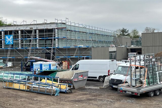 Ein Neubau, der noch nicht fertig ist, soll zum neuen Bildungszentrum in Unna werden.