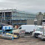 Ein Neubau, der noch nicht fertig ist, soll zum neuen Bildungszentrum in Unna werden.
