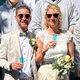 Manuel (vorne, M.) und Anna Schultz haben sich am Freitag (9. Mai) in Unna das Ja-Wort gegeben. Mit ihnen feierten unter anderem Manuels Mitspieler von BR Billmerich.