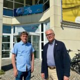 Dr. Jan Langemeyer und Klaus Wegener vor dem Gebäude der Auslandsgesellschaft.