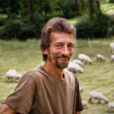 Einmal im Jahr zieht Wanderschäfer Christof May mit seinen Schafen quer durch Hörde.