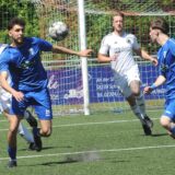 Smajlovic versucht den Ball anzunehmen.