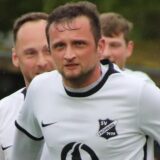 Alexander Heppe (vorne) mit seinen Mitspielern vom SV Frömern.