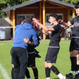 Spieler des VfL Kamen jubeln.