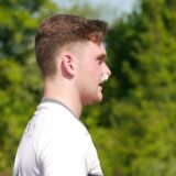 Jason Jäger vom Werner SC von der Seite mit Taschentüchern in der Nase.