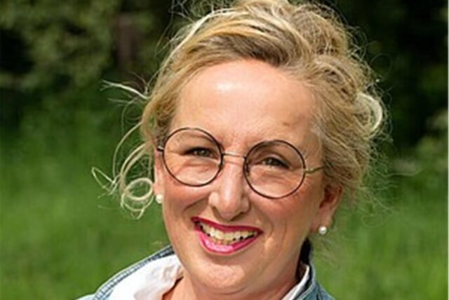 Ein Porträt der Bergkamener Grünen-Politikerin Lucie Kleinstäuber, die bei der Kommunalwahl im Herbst 2025 als Bürgermeisterkandidatin antreten wird.