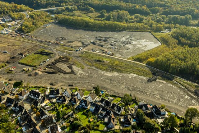 Das künftige IGA-Gelände in Lünen aus der Luft. Bis 2027 soll hier ein Landschaftspark entstehen. Auch eine forensische Klinik wird dort gebaut.