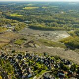 Das künftige IGA-Gelände in Lünen aus der Luft. Bis 2027 soll hier ein Landschaftspark entstehen. Auch eine forensische Klinik wird dort gebaut.
