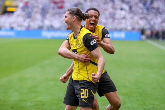 Marcel Sabitzer jubelt mit Felix Nmecha.