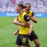 Marcel Sabitzer jubelt mit Felix Nmecha.