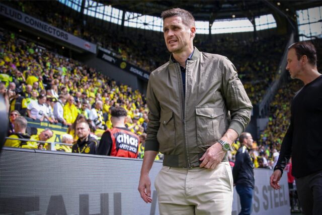 Sebastian Kehl schaut zur Seite.