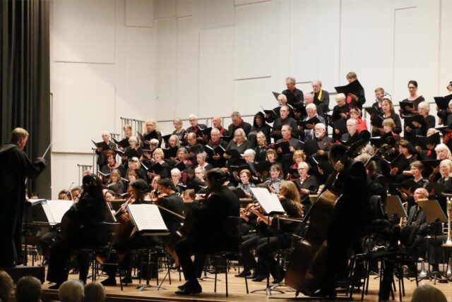 Der Konzertchor der Stadt Kamen, der Chor der Konzertgesellschaft Schwerte und die Neue Philharmonie Westfalen unter Dirigent Maik Morgner spielten beim Gala-Konzert in der Konzertaula Kamen am Samstag, 17. Mai 2025.