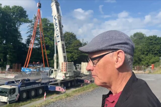 Rund 60 Tonnen verteilt auf 40 Metern stehen an ihrem Platz. Die neue IGA-Brücke über die Kamener Straße ist angekommen. Am Sonntag (18. 5.) floss darunter schon wieder der Verkehr – früher als geplant.