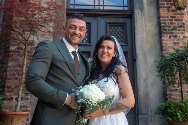 Alexandra (geborene) Miller und Douglas Bosbach haben auf Schloss Bladenhorst geheiratet.