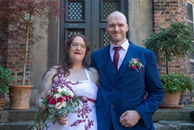 Lisa Jaeschke und Dennis (geborener Maaßen) haben auf Schloss Bladenhorst geheiratet.