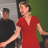 Susanne Hocke und Jürgen Larys – hier gemeinsam auf der Bühne – haben ihre Leidenschaft fürs Theater zum Beruf gemacht. Sie geben sie aber auch zusammen mit Jan N. Schmitt  im Förderverein Theater Lünen an junge Leute weiter – beim Festival Junges Theater, das trotz Widrigkeiten Ende Juni 2025 wieder stattfindet.