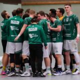 Die Cobras des SuS Oberaden bilden einen Spielerkreis
