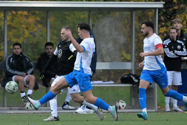 Spieler im Zweikampf.
