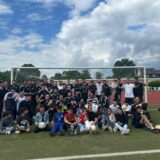 So jubelt ein Aufsteiger: Die Mannschaft des MSC Holzwickede mit ihren Freunden und Fans.