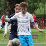 Spieler im Zweikampf.