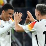 Die Spiele der Fußball-WM 2026, für die sich die DFB-Stars Jamal Musiala und Florian Wirtz qualifizieren wollen, werden bei der Telekom zu sehen sein.