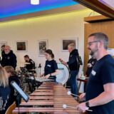 Die Redaktion begleitet die intensive Probe des Spielmannszugs Bausenhagen im Pfarrheim St. Agnes.