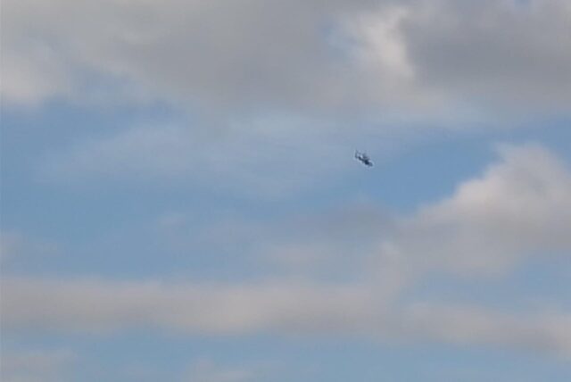 Ein Hubschrauber am Himmel über Fröndenberg