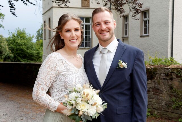 Lena Kissing und Malte Bläsing haben auf Haus Opherdicke geheiratet.