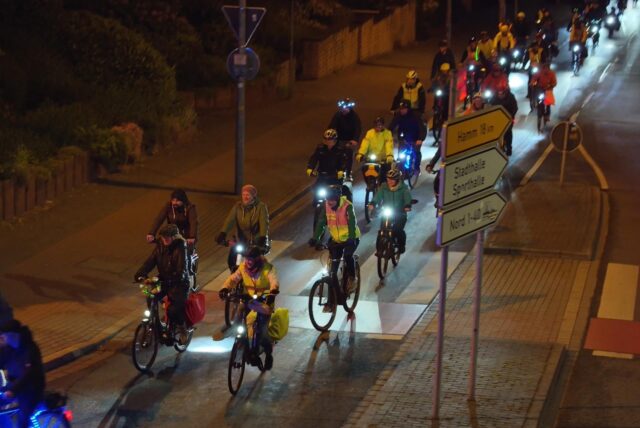 Strahlende Lichter und gute Stimmung für sichere Radwege.