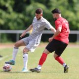 Ein Zweikampf zwischen einem Spieler von Eintracht Werne (Muhammed Yilmazer) und dem TuS Hamm.