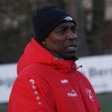 Marlon van der Sander beobachtet ein Spiel.