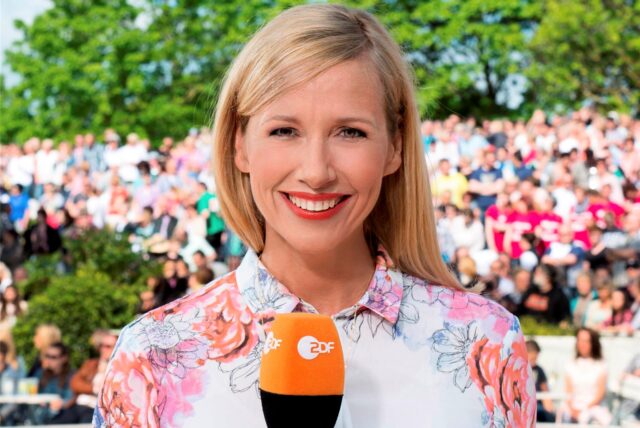 Andrea Kiewel, Moderatorin der des ZDF-Fernsehgartens, während einer Sendung.