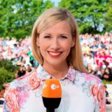 Andrea Kiewel, Moderatorin der des ZDF-Fernsehgartens, während einer Sendung.