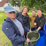 Angler und  Politik  mit den Jungaalen.