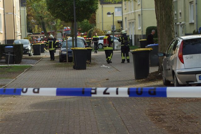 Ein Feuerwehr- und Polizeieinsatz an der Urnenstraße in Bergkamen. Damals wurde bei Bauarbeiten eine Gasleitung beschädigt.