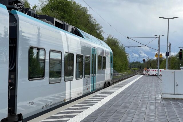 Ein Zug am Hauptbahnhof in Lünen