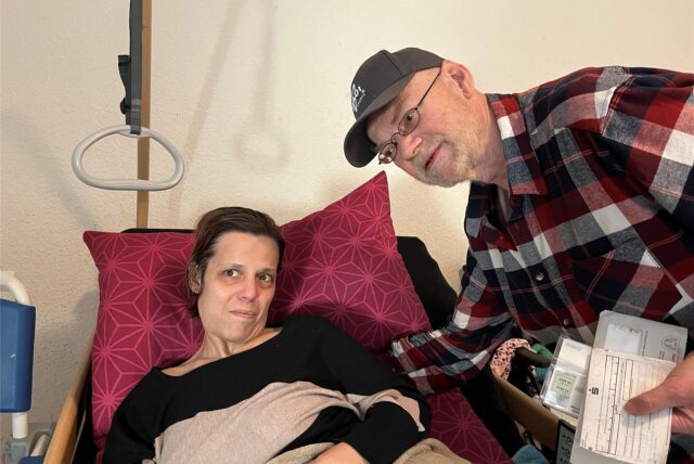 Melanie Meier und Dietmar Wilkemeyer leben derzeit in einer heruntergekommenen Wohnung an der Evinger Straße.