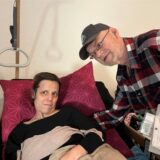 Melanie Meier und Dietmar Wilkemeyer leben derzeit in einer heruntergekommenen Wohnung an der Evinger Straße.