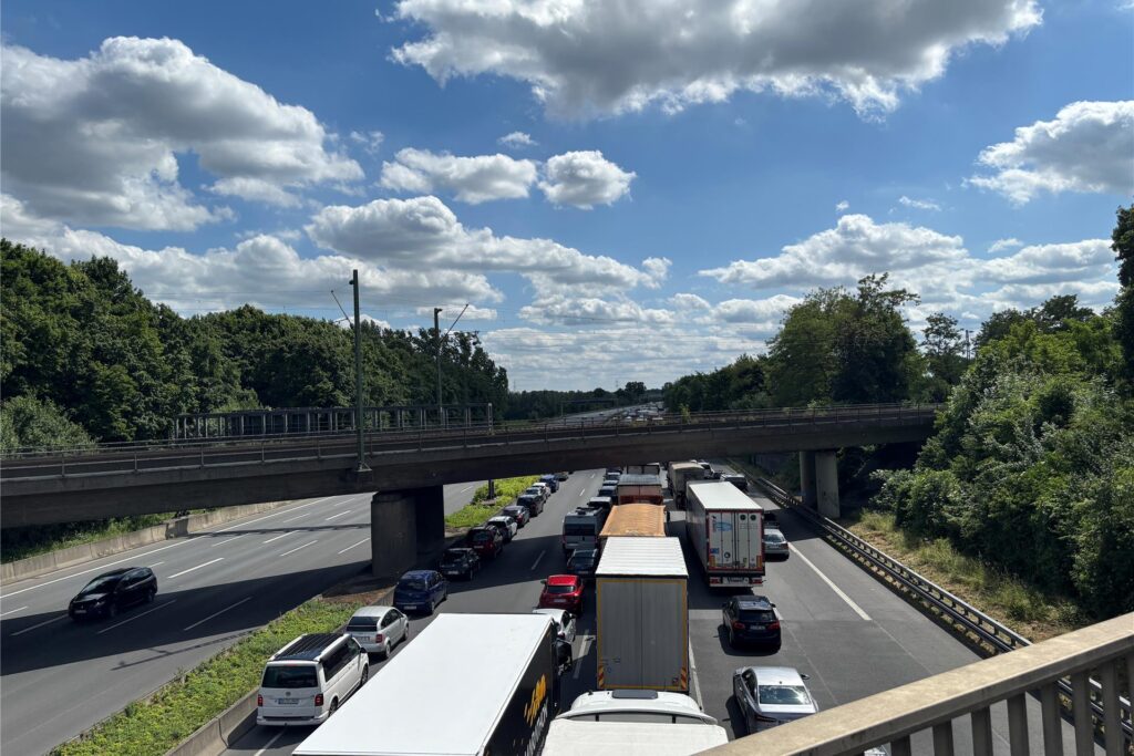 Stau auf der A1 bei Kamen Stau auf der A1 bei Kamen